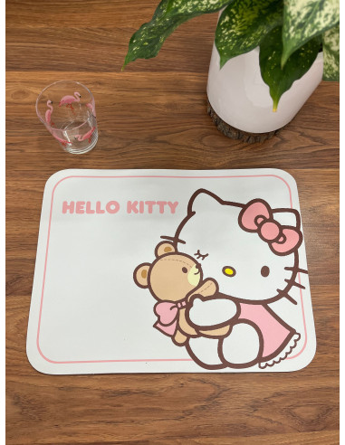 زیر بشقابی هلو کیتی