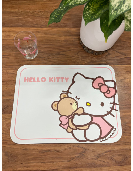 زیر بشقابی هلو کیتی