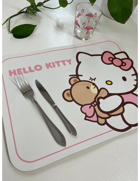 زیر بشقابی هلو کیتی