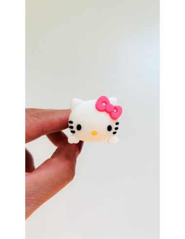 جلو دری هلو کیتی