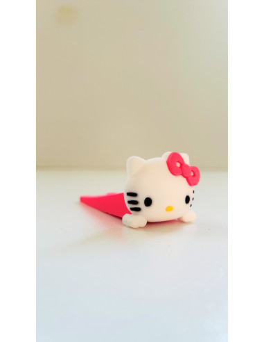 جلو دری هلو کیتی