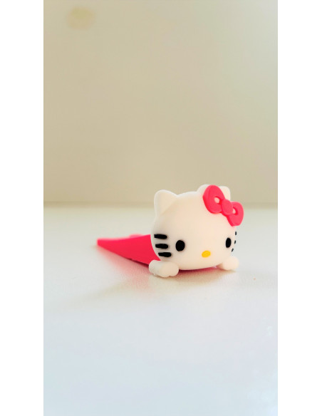 جلو دری هلو کیتی