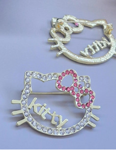 سنجاق سینه هلو کیتی 2