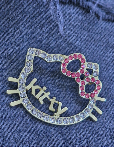 سنجاق سینه هلو کیتی