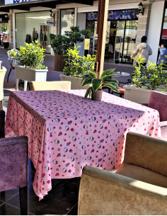 رومیزی هلو کیتی