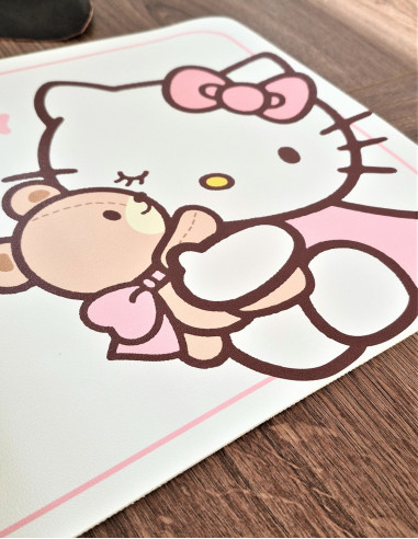 زیر بشقابی هلو کیتی