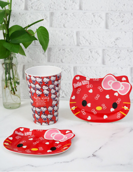 صبحانه خوری هلو کیتی