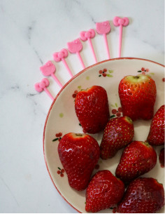 خلال مزه خوری هلو کیتی 2