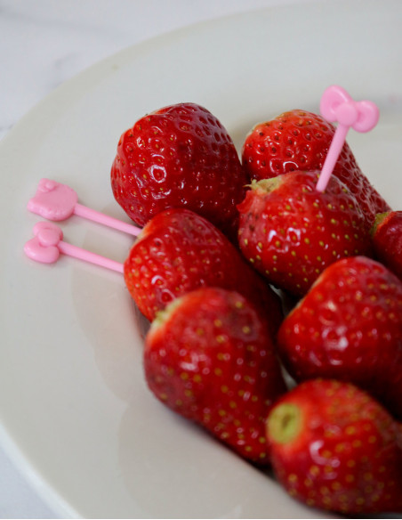 خلال مزه خوری هلو کیتی