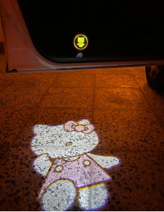 هلو کیتی رقصنده درب ماشین