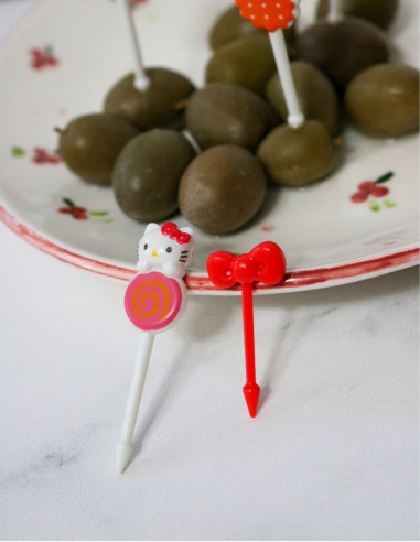 خلال مزه خوری هلو کیتی